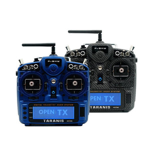 La radiocommande FrSky X9D PLUS SE est conçue pour les drones FPV et est disponible en fibre de carbone et bleu foncé.