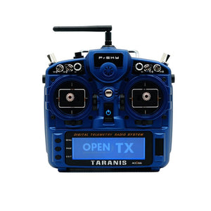 La radiocommande FrSky X9D PLUS SE est conçue pour les drones FPV et est disponible en fibre de carbone et bleu foncé.